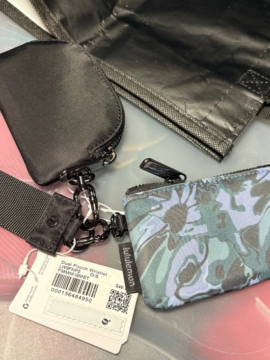 Lululemon Dual Pouch Wristlet NWT Sold Out Flower Meld Mini Multi / Gunmetal - Picture 3 of 5